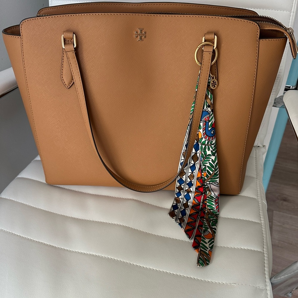 Tory Burch Emerson zip tote